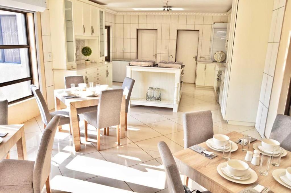 Dineo'S Lodge And Spa Burgersfort Eksteriør billede