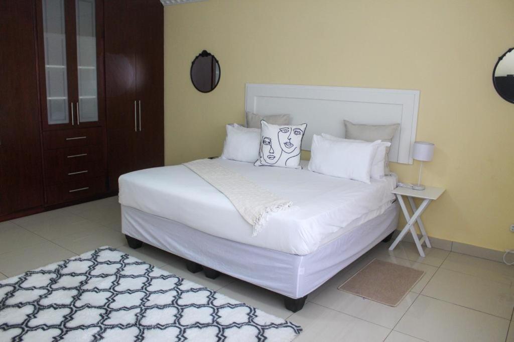 Dineo'S Lodge And Spa Burgersfort Eksteriør billede