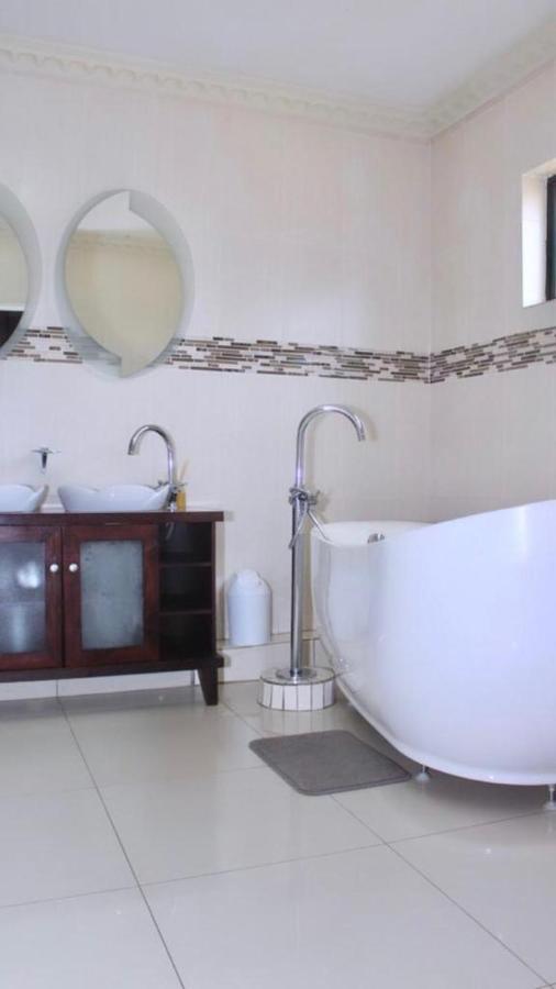 Dineo'S Lodge And Spa Burgersfort Eksteriør billede