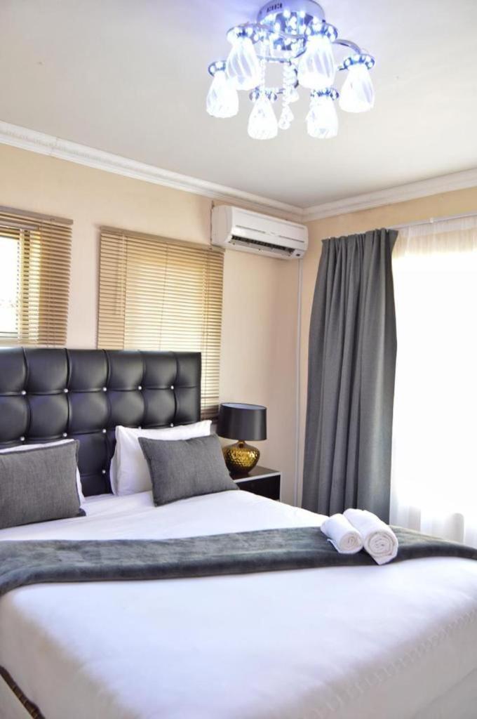 Dineo'S Lodge And Spa Burgersfort Eksteriør billede