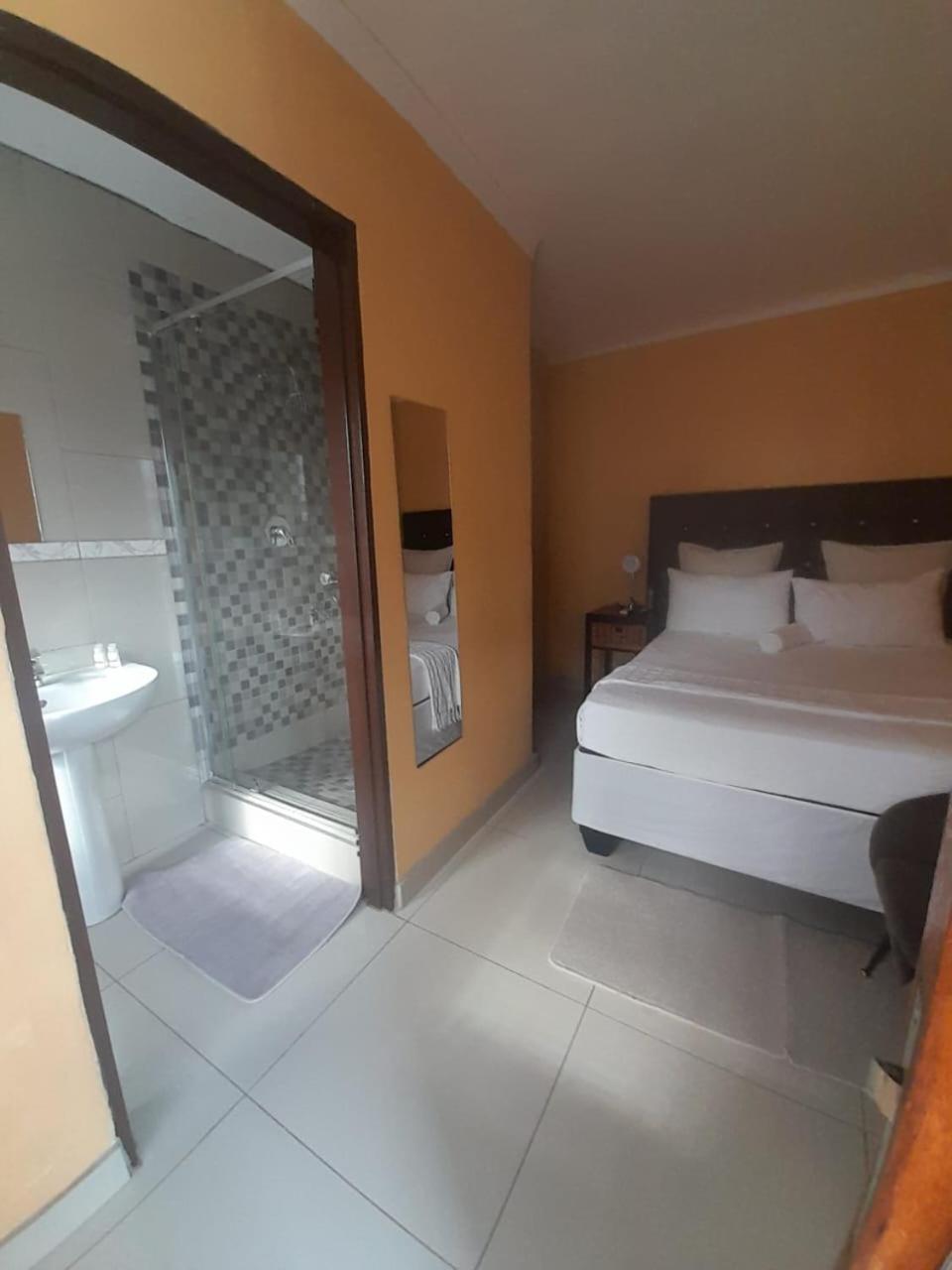 Dineo'S Lodge And Spa Burgersfort Eksteriør billede